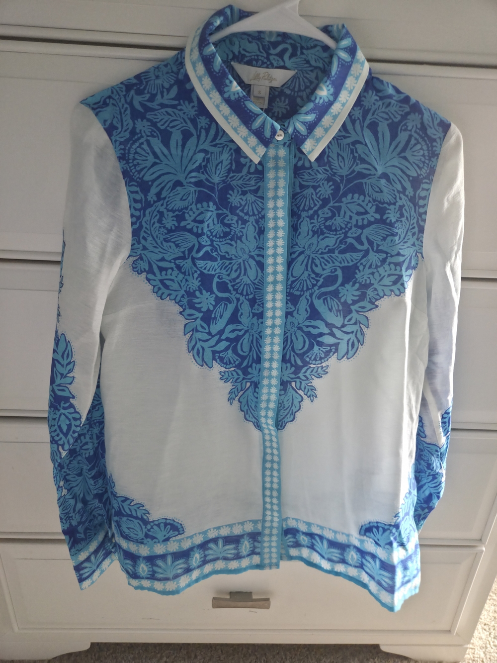 Lilly Pulitzer White Button-Down Shirt with Bright Blue Floral Print - Picture 4 of 7
